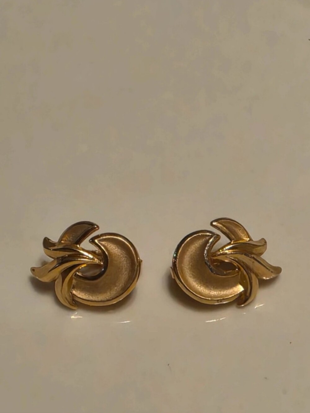 Vintage Mid-Century Crown Trifari Brushed Gold Tone Swirl & Flame Clip On Earrin